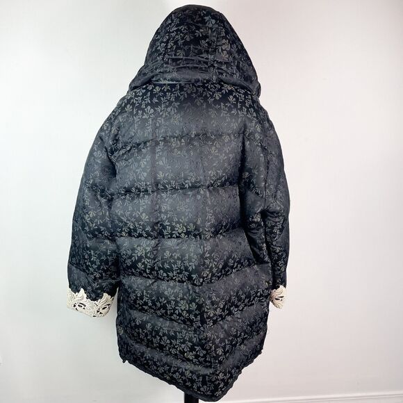 GUCCI NWT Women's NY Yankees Jacquard Lace Trim Long Puffer Coat Black Size L - Picture 6 of 16